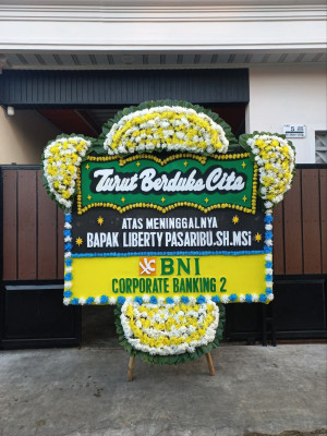 Papan Bunga Duka di Saipar Dolok Hole
