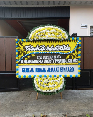Papan Bunga Duka di Saipar Dolok Hole