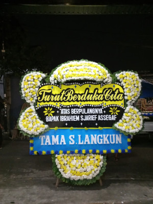 Papan Bunga Duka di Saipar Dolok Hole